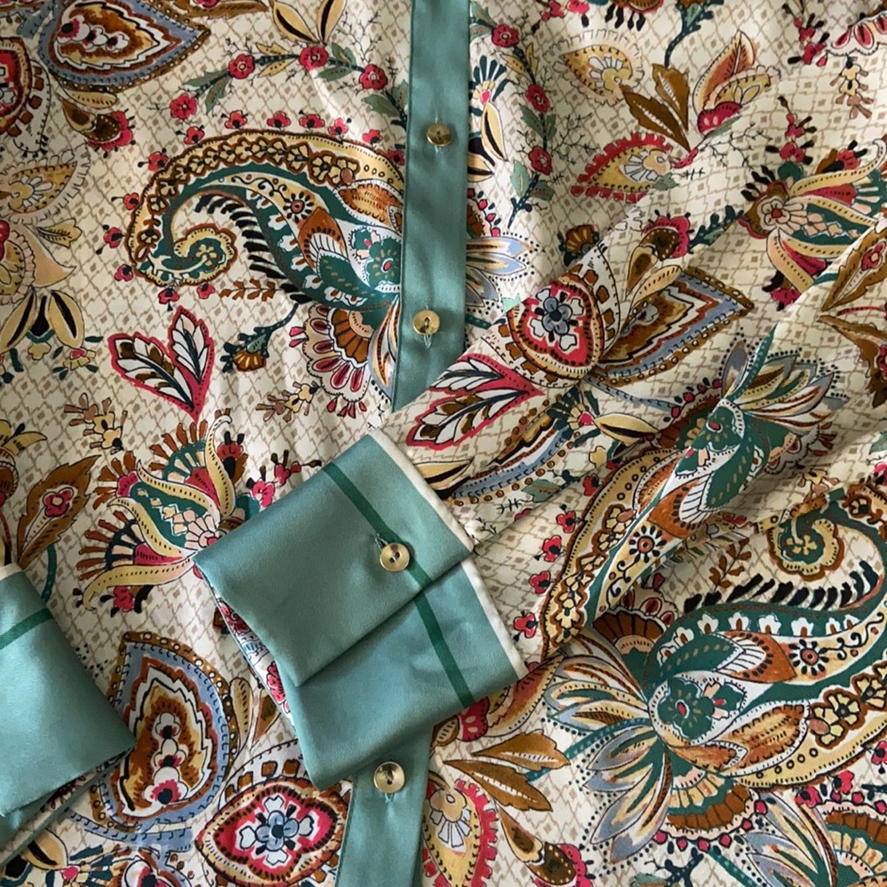 Zara printed button down. - Picture 3 of 4